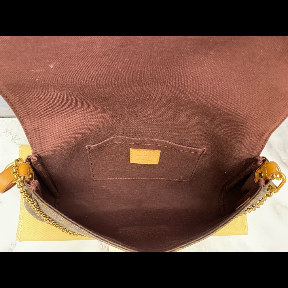 ⛔️SOLD⛔️ Favorite MM Monogram Crossbody (FL3152) - Picture 8 of 16